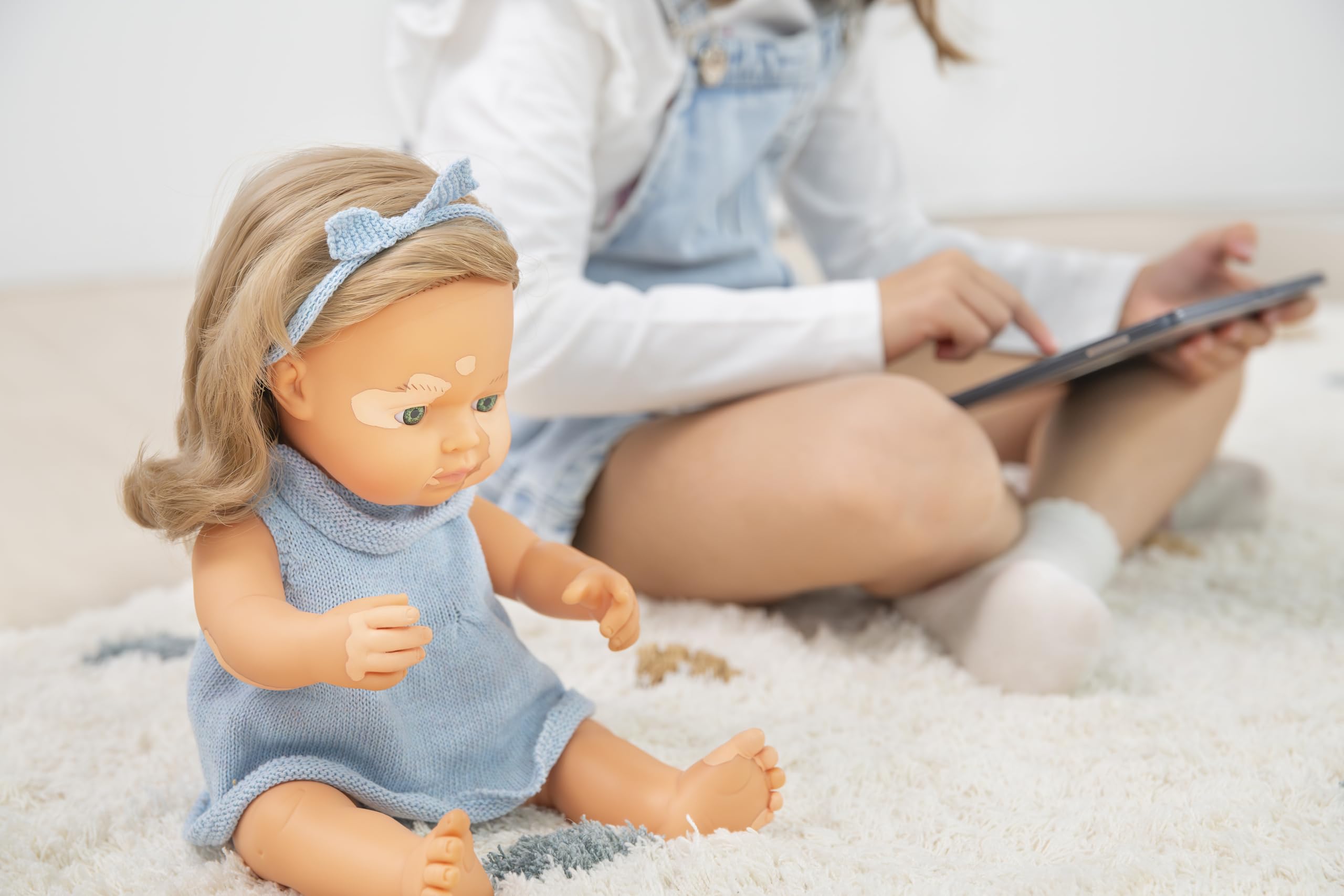 Miniland Colourful Babypuppe 38 cm Vitiligo dunkelblond