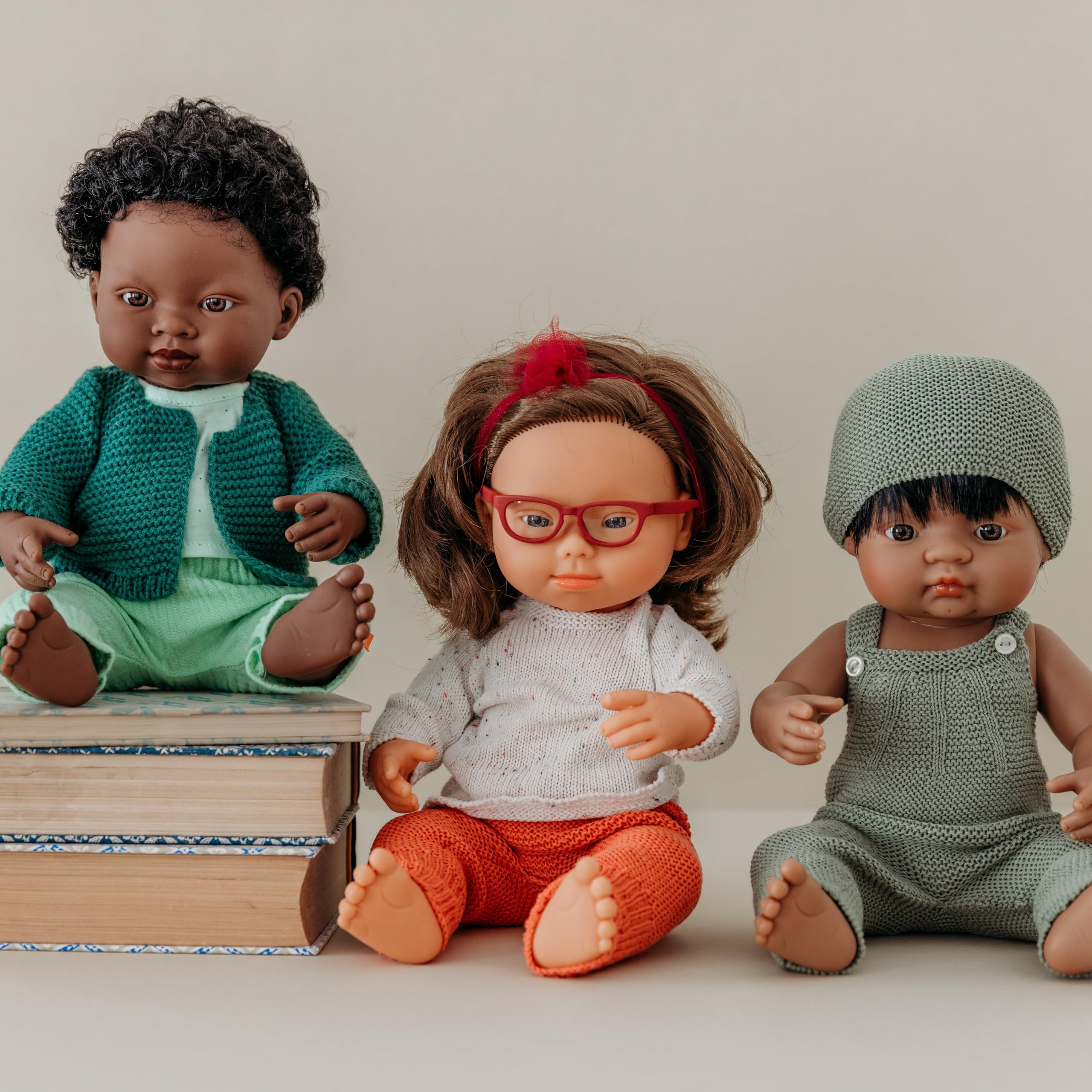 Miniland 31110 Babypuppe europäisches Mädchen 38cm Brille