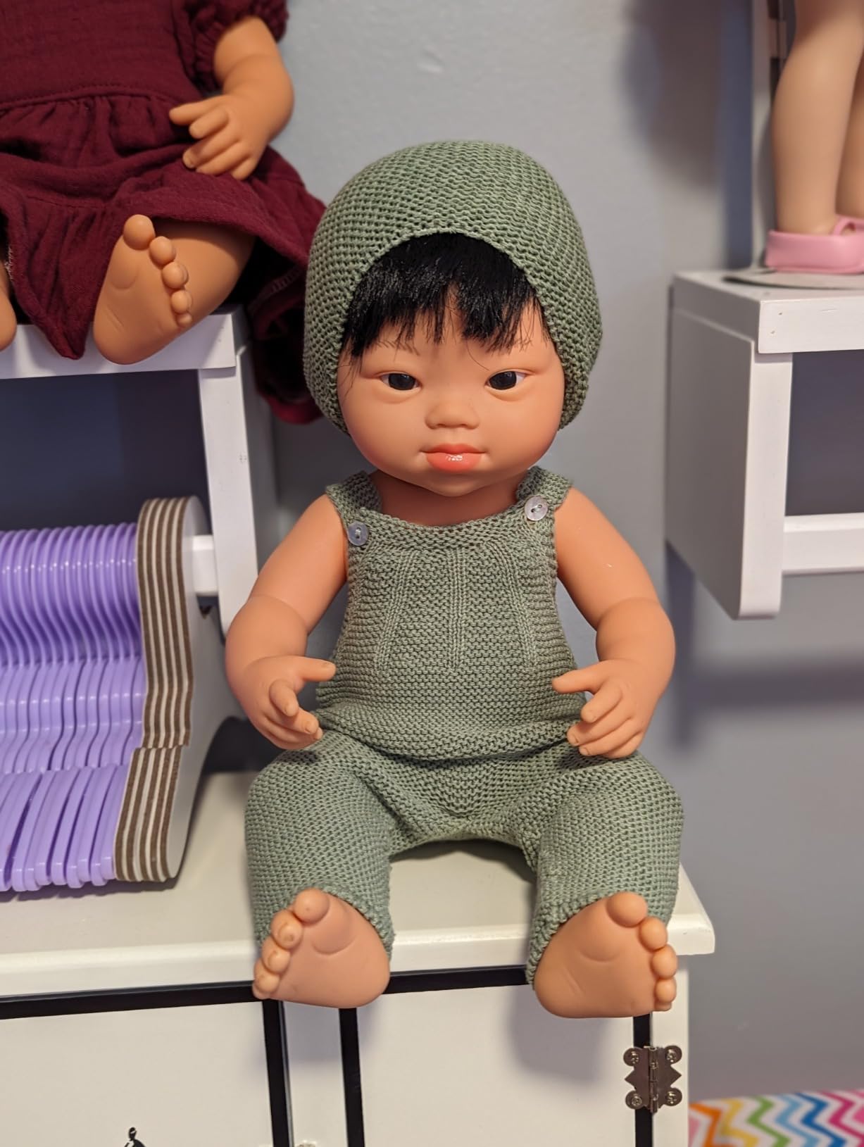 Miniland Strickset Latzhose Mütze grün 38 cm Puppen