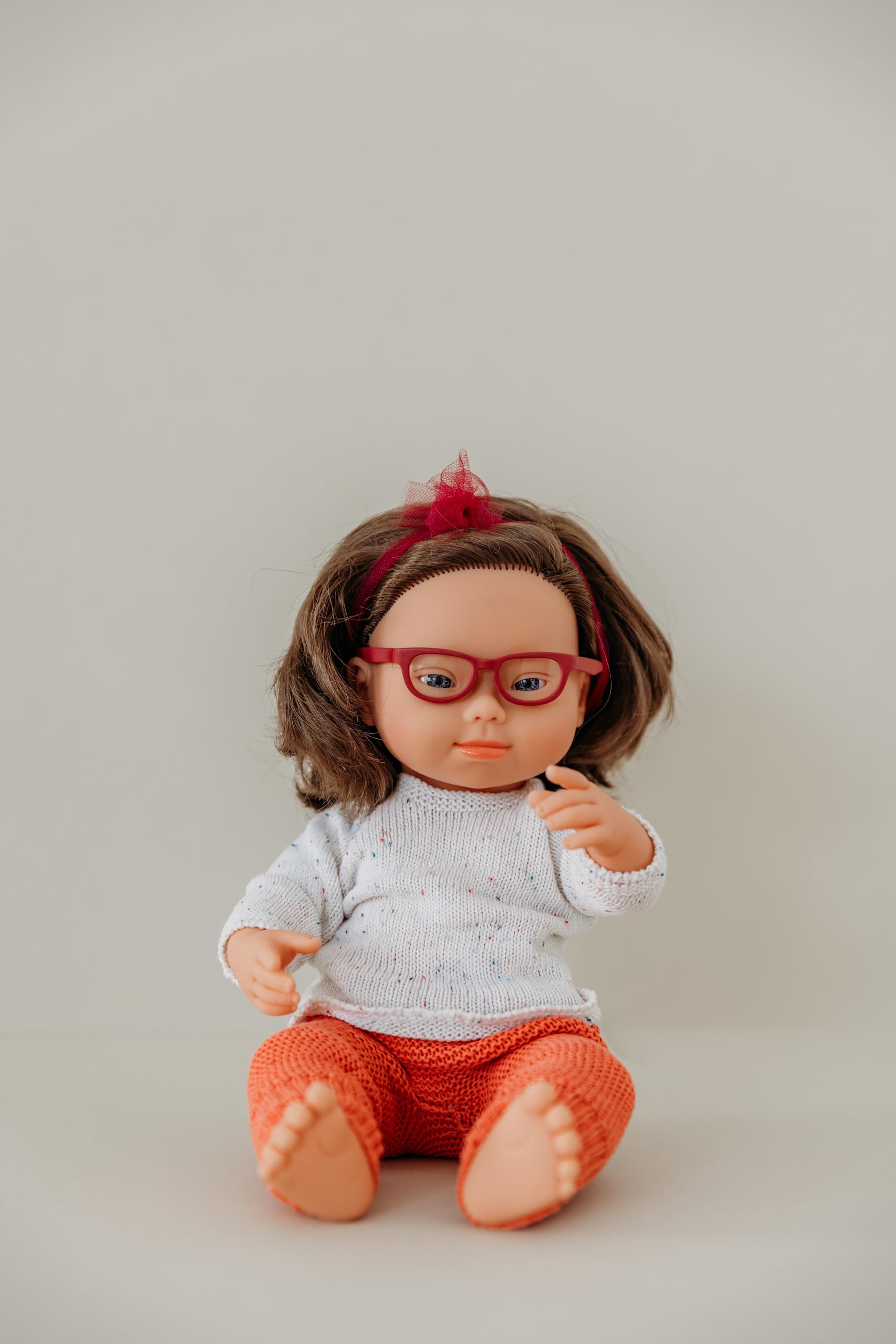 Miniland 31110 Babypuppe europäisches Mädchen 38cm Brille