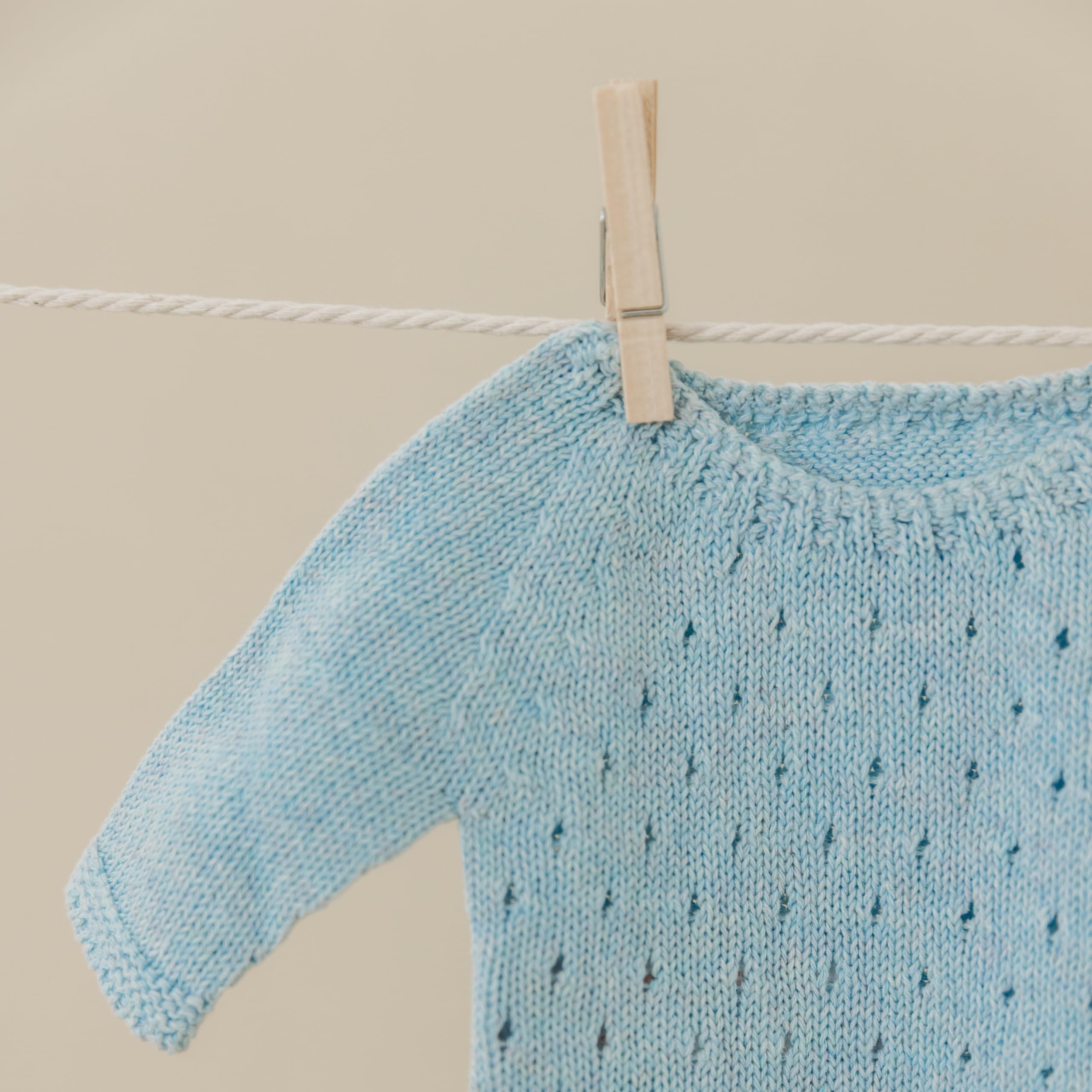 Miniland Dolls Strickpyjama blau Puppenkleidung 38 cm recycelt