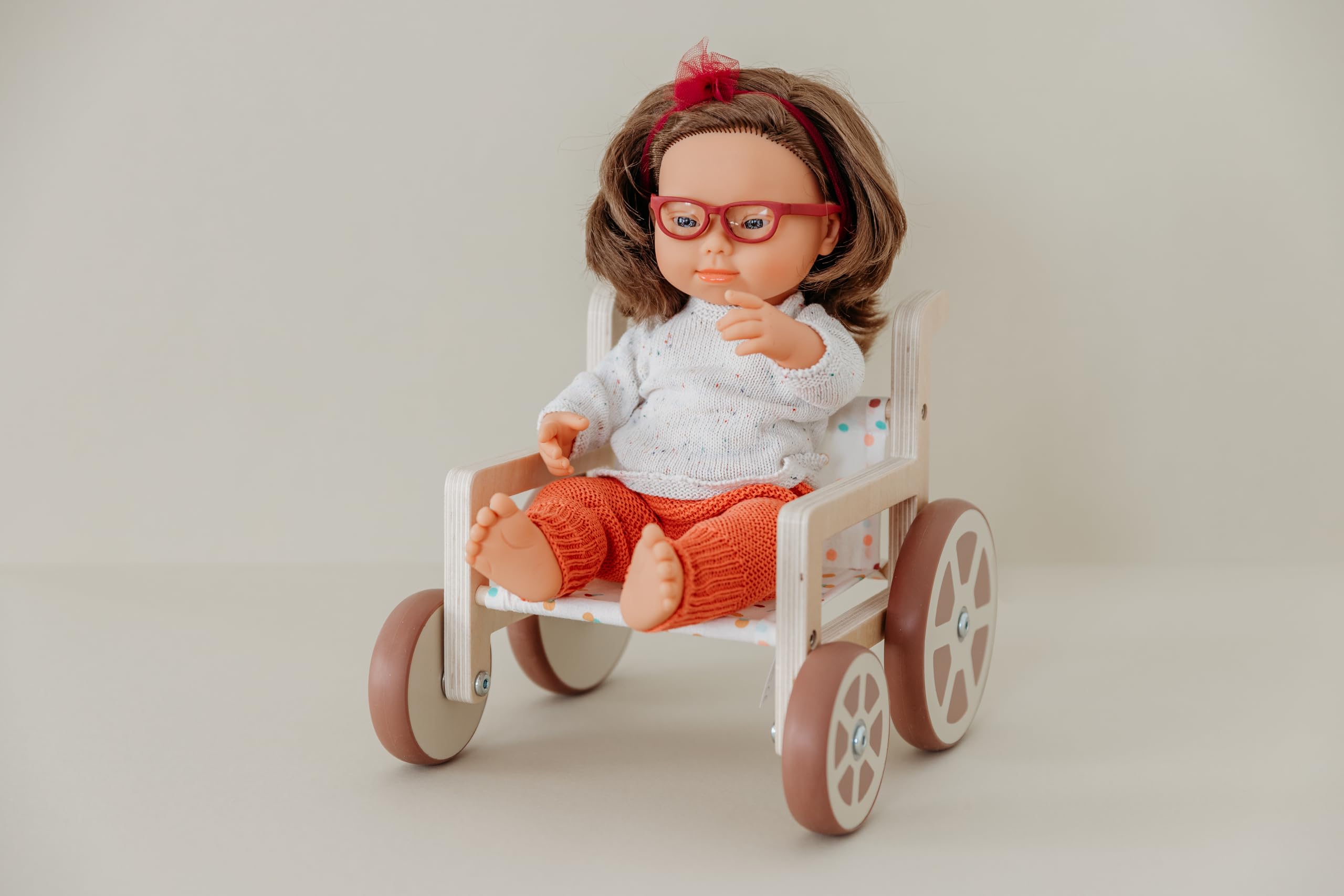 Miniland 31110 Babypuppe europäisches Mädchen 38cm Brille