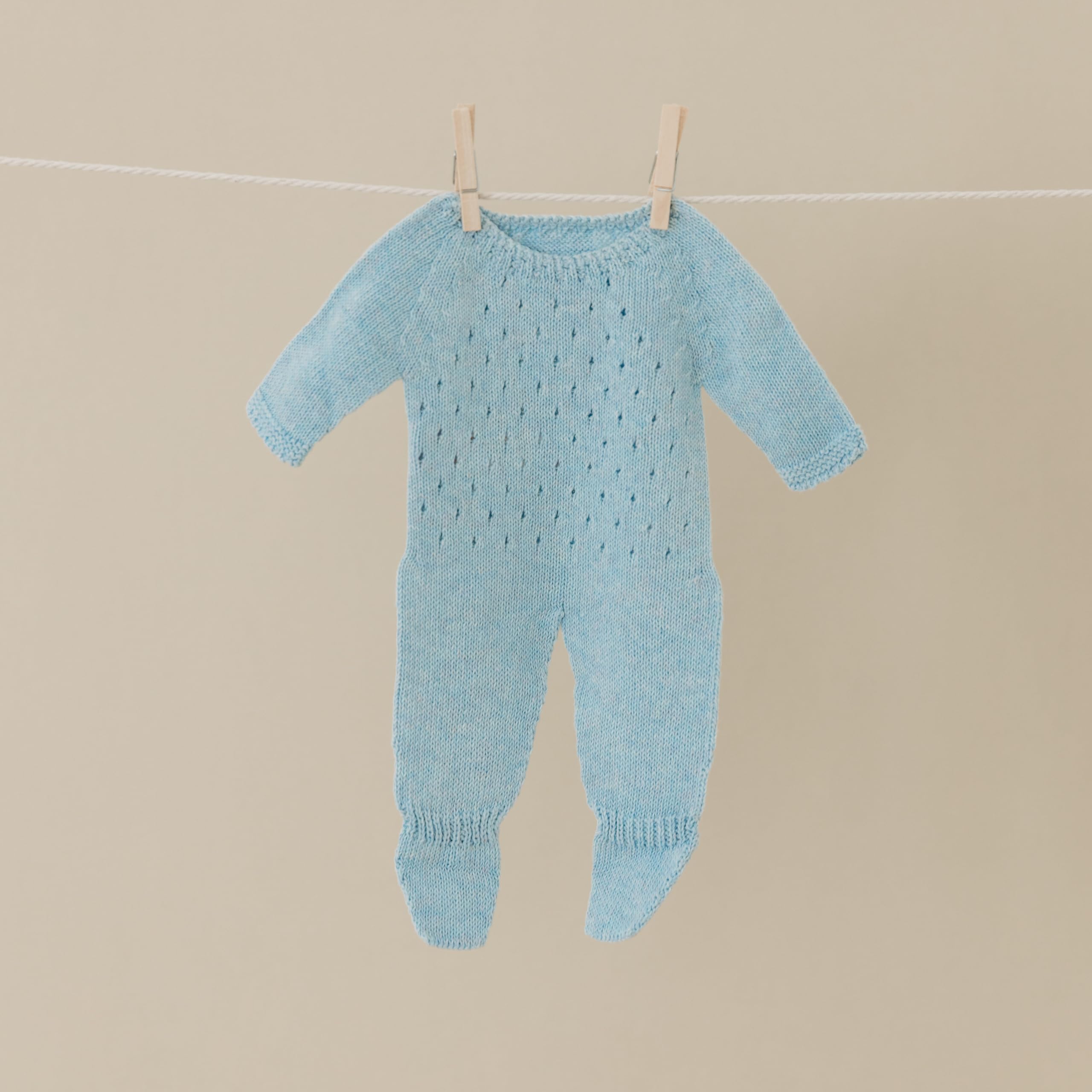 Miniland Dolls Strickpyjama blau Puppenkleidung 38 cm recycelt