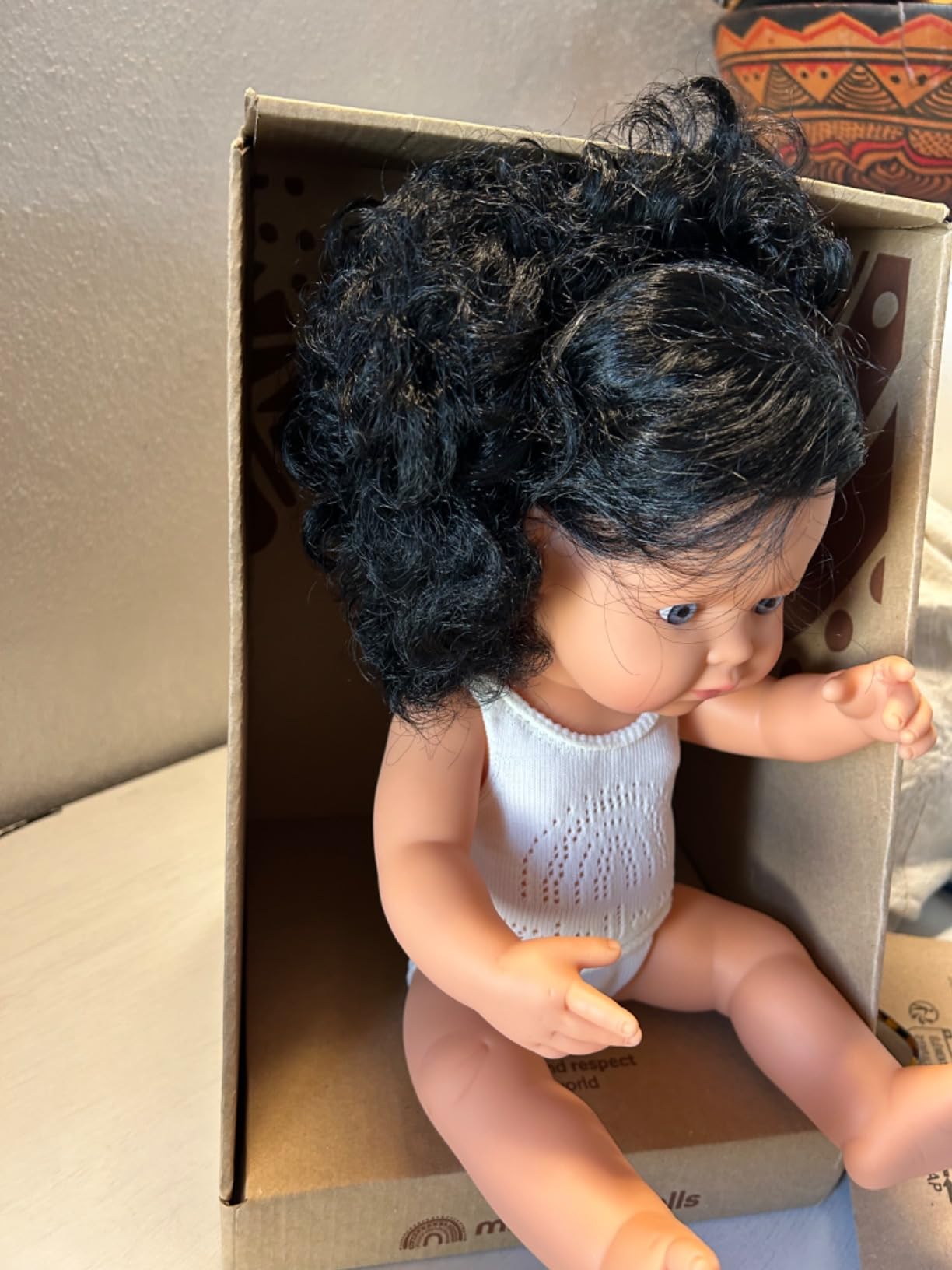 Miniland Dolls Babypuppe Mädchen 38cm schwarze Locken Vinyl