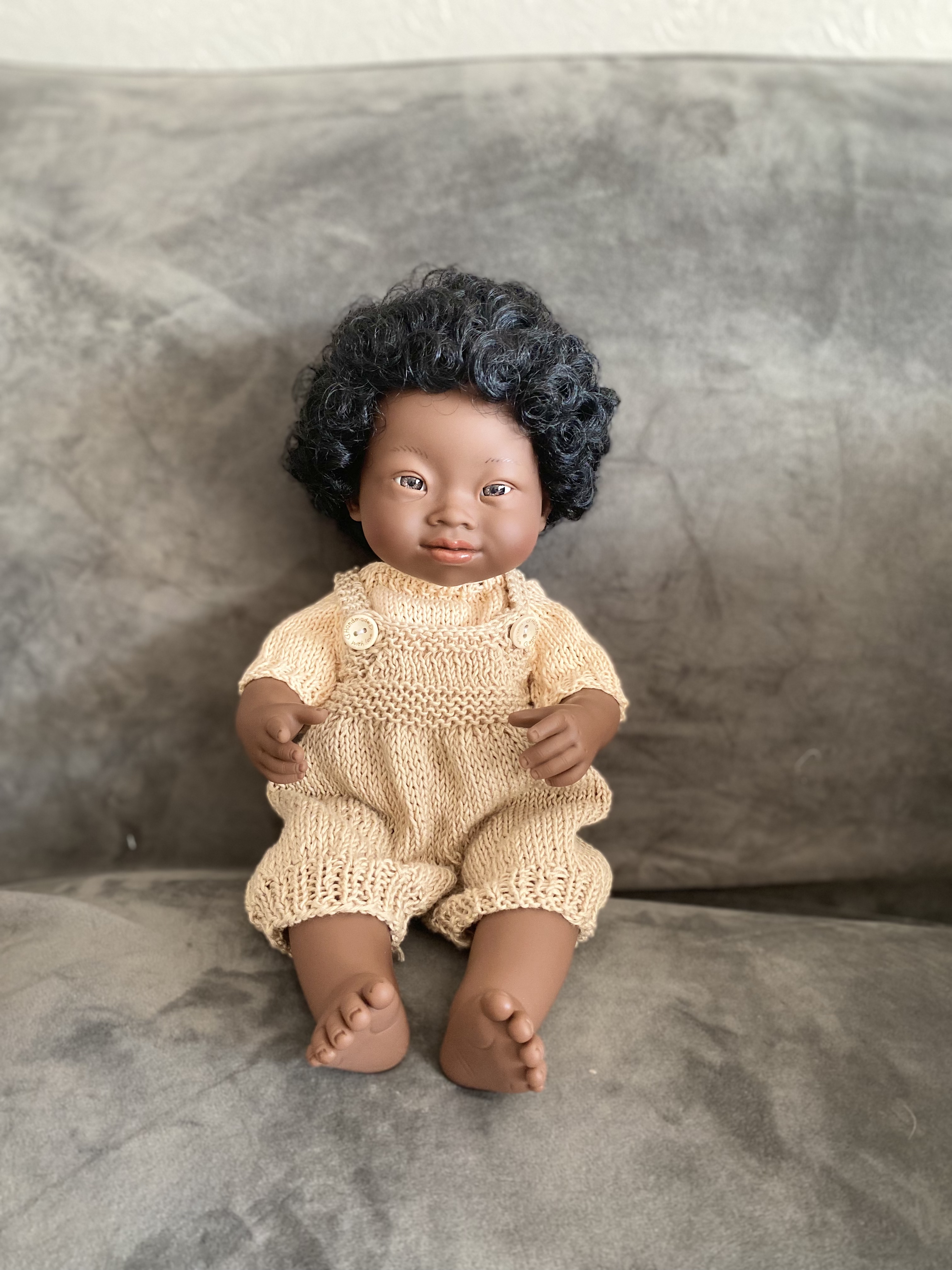 Miniland 31069 Babypuppe afrikanisches Mädchen 38cm Down