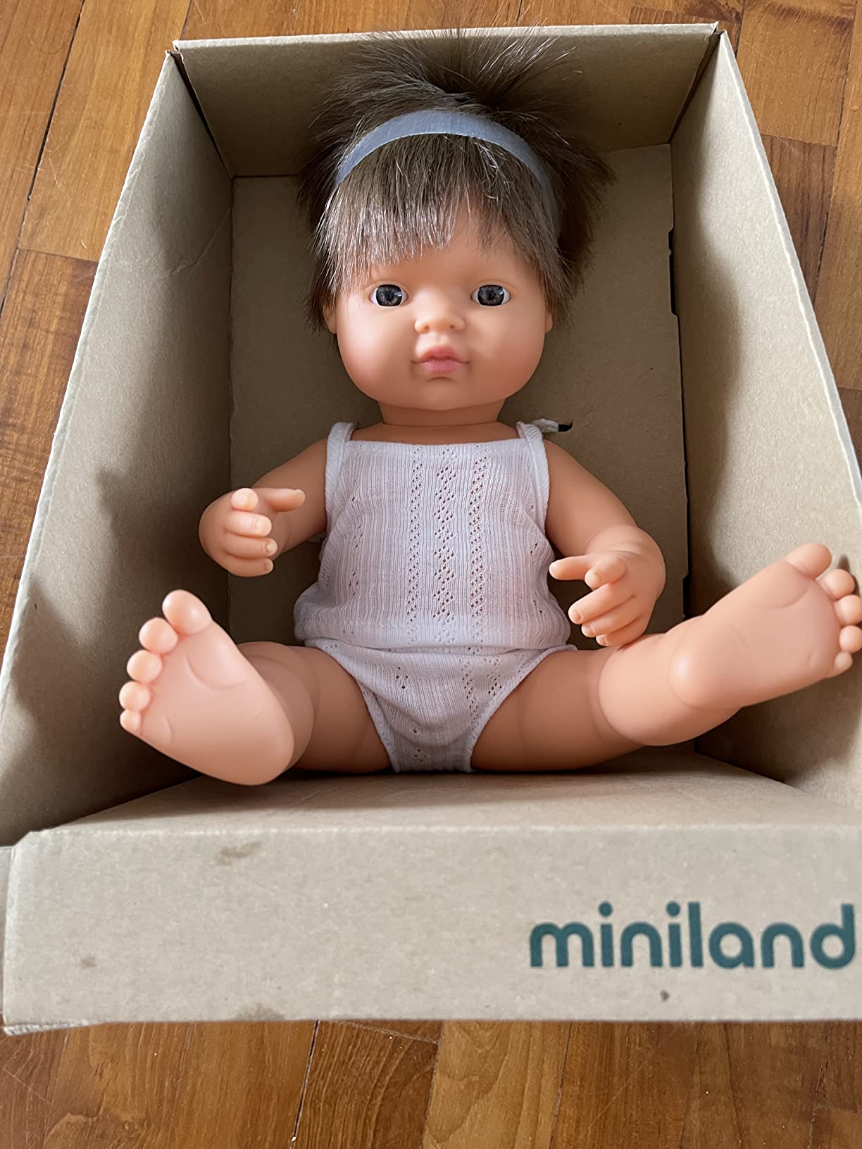 Miniland Dolls Babypuppe 38cm braunhaariger Junge 31179 Vanille